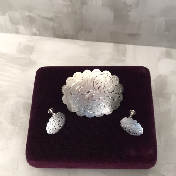 Vintage Forstner Sterling Silver Etched Brooch & Earrings, Scalloped Edges, Oval - Picture 11 of 14